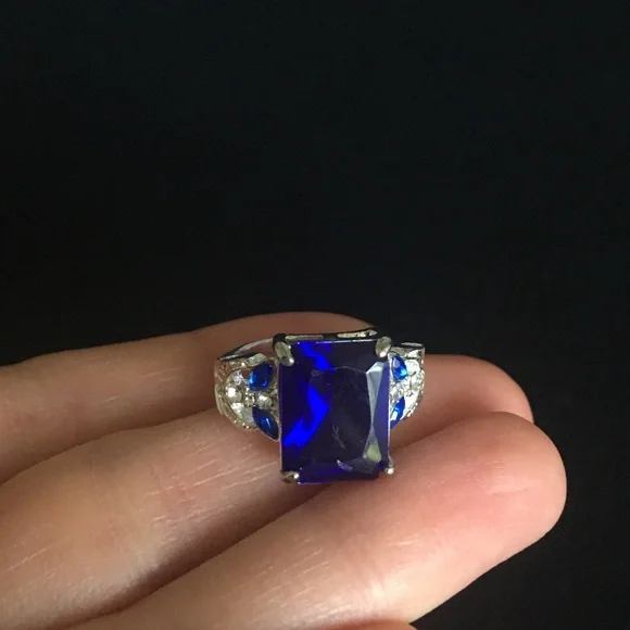 Dark Blue Stone Cocktail Ring - Picture 5 of 9